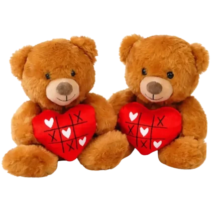 Dos osos de peluche pequeños color café abrazando un corazón rojo "I Love You".