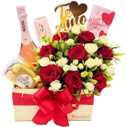 CM02: Caja de madera MDF con rosas rojas, mini rosas, botella de vino Maschio y chocolates Ferrero.