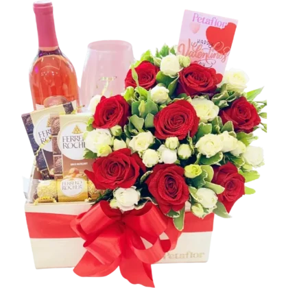 CM05: Caja MDF elegante con rosas rojas premium, botella de vino Beringer y copa.