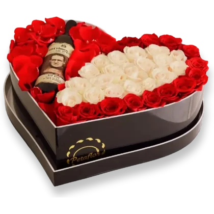 CZ05: Caja de corazón negra con pétalos de rosas, rosas rojas y una botella de vino 19 Crimes.