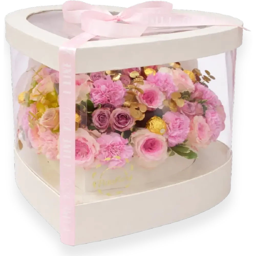 CZ09: Caja de PVC corazón con rosas rosadas, claveles y chocolates Ferrero Rocher.