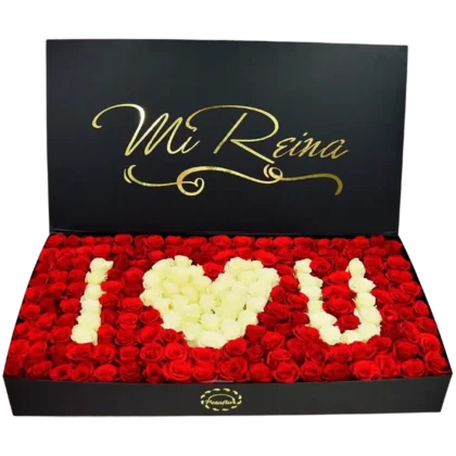 Caja rectangular de lujo con rosas rojas y blancas formando el mensaje I Love U.